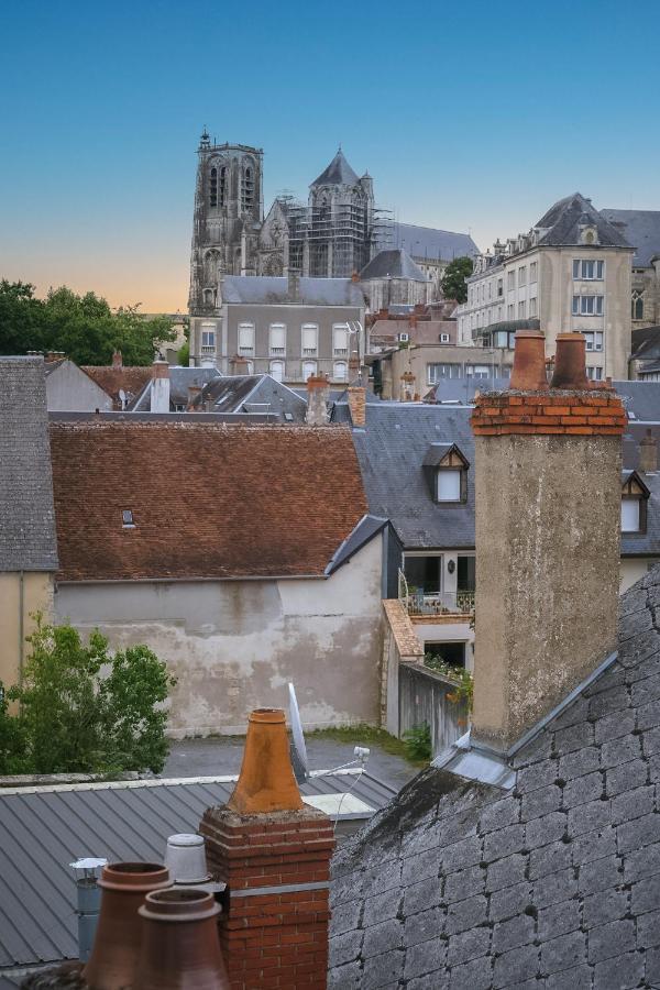 Vue Sur La Cathedrale - Au Coeur De Bourges Apartment Exterior photo
